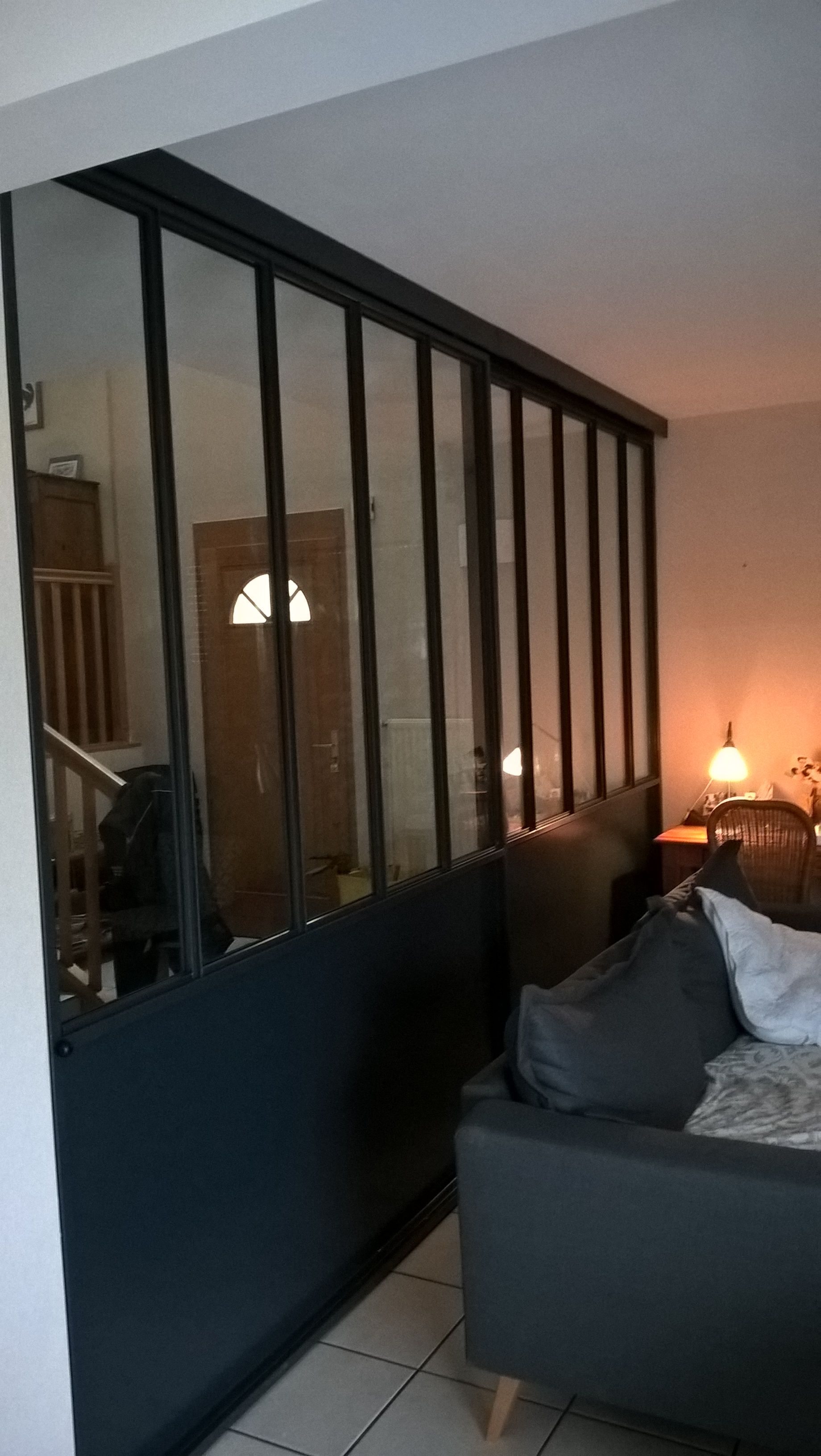 Verrière avec une structure noire