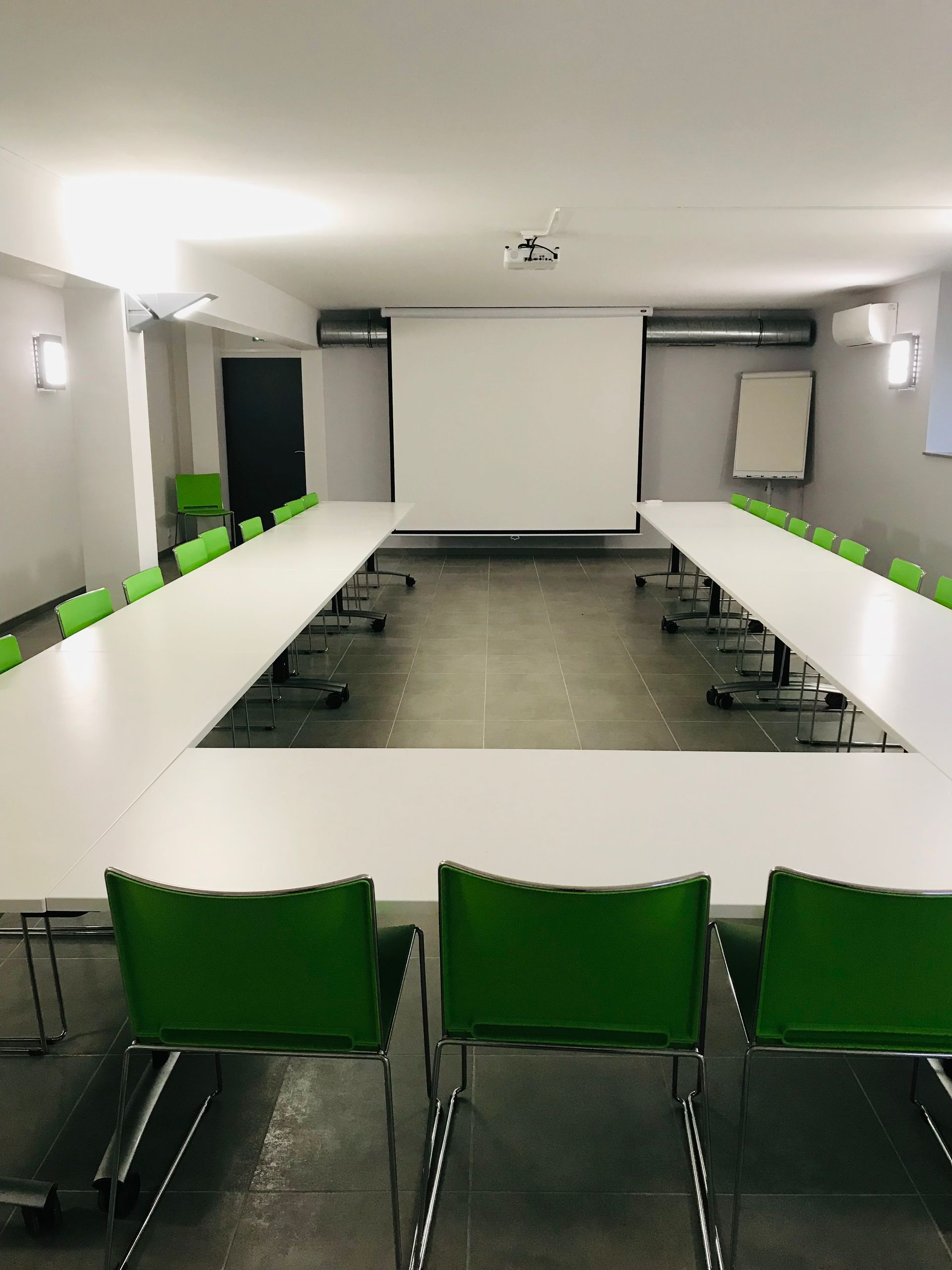 Éclairage d'une salle de réunion