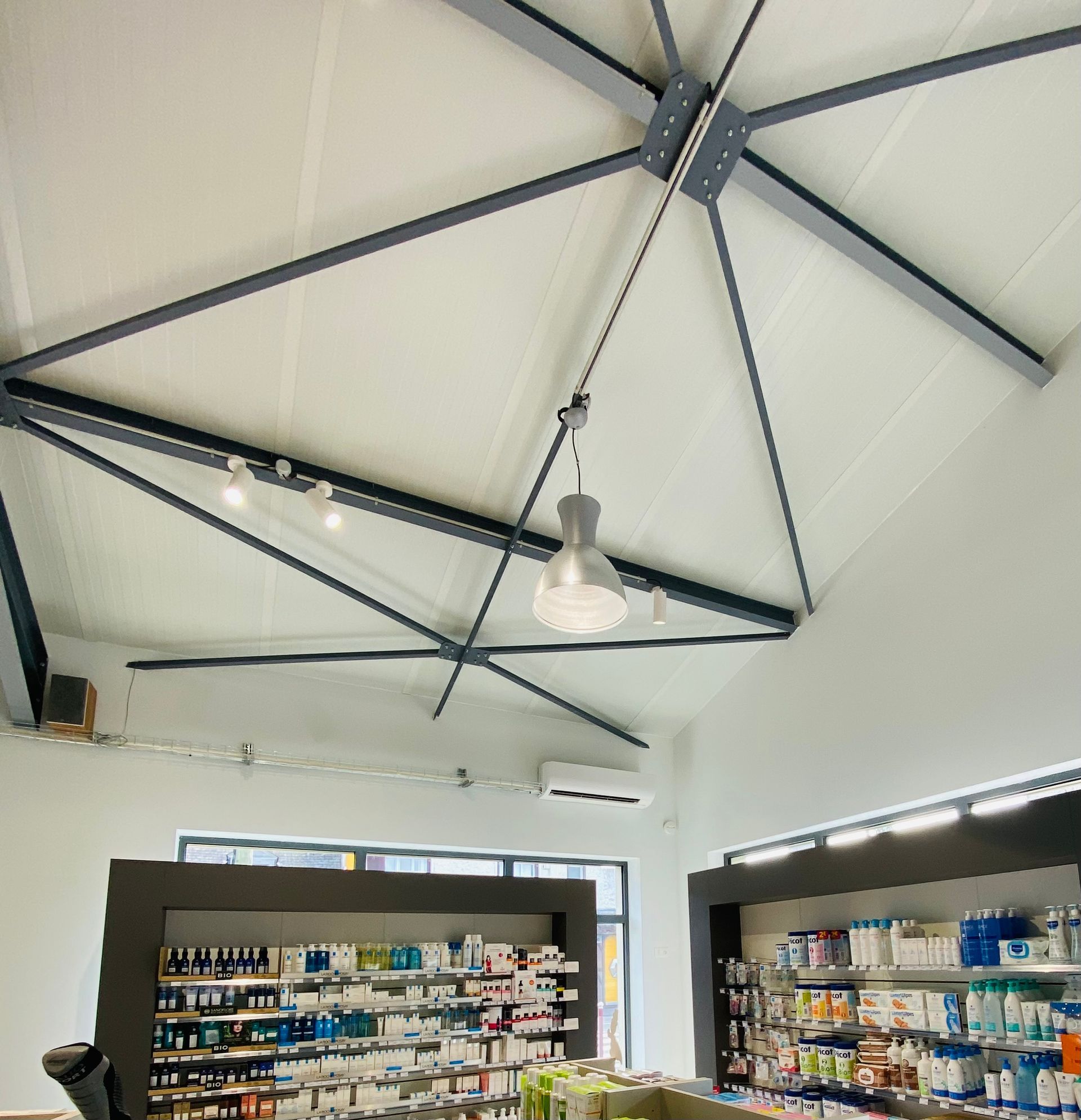 Luminaire au plafond qui sert d'éclairage