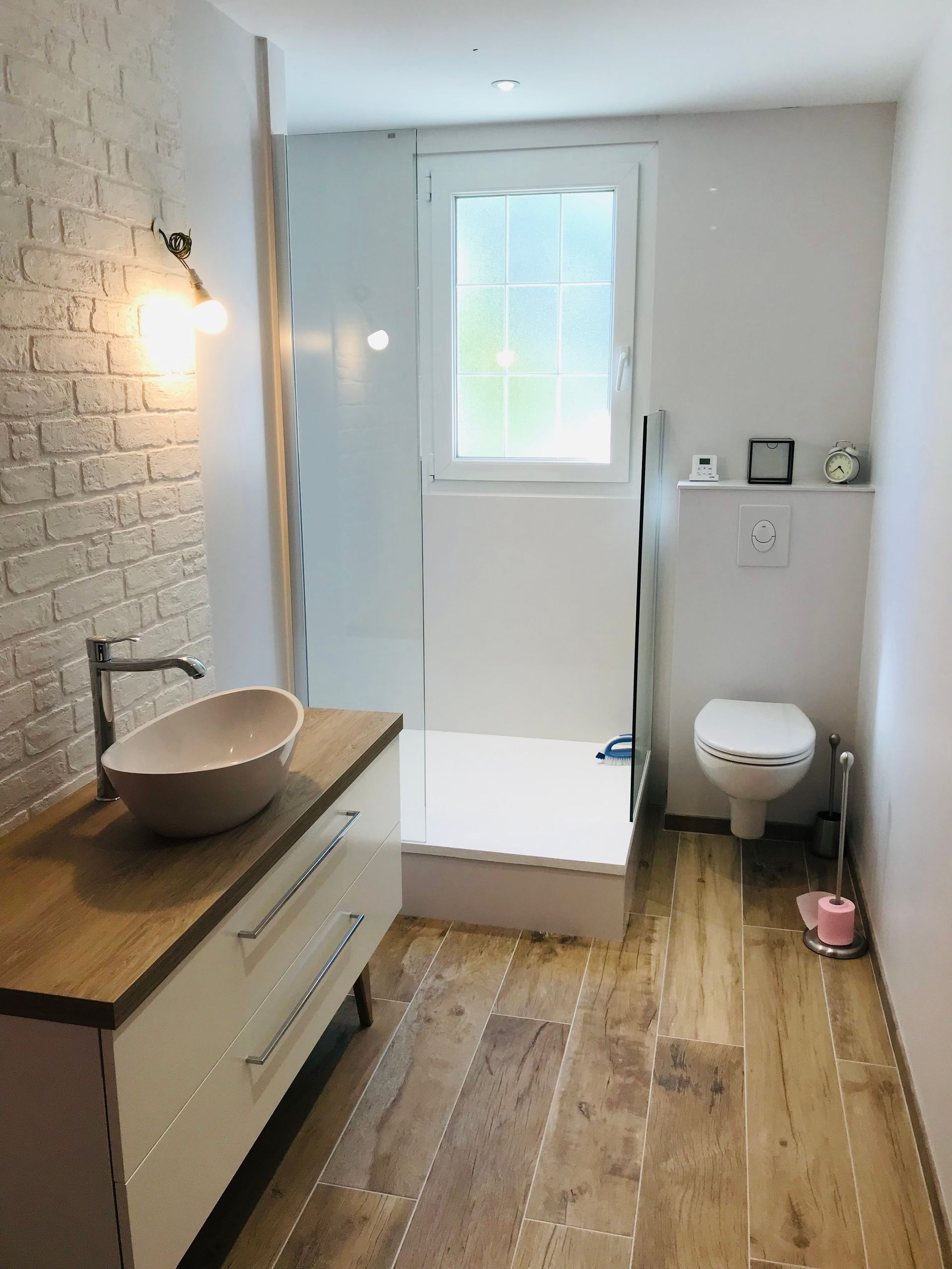 Salle de bains style bois et blanc