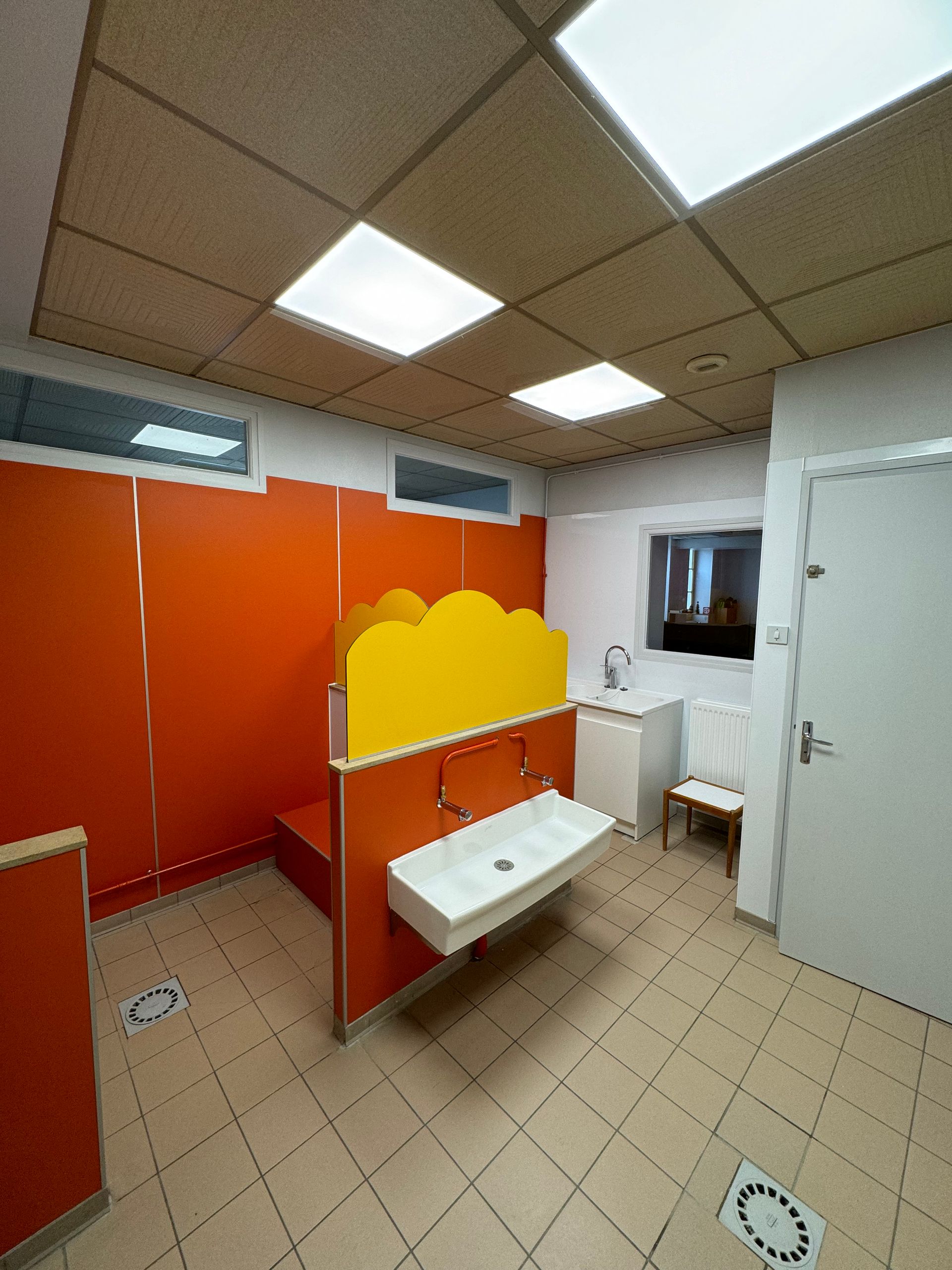 Lavabo dans une école maternelle