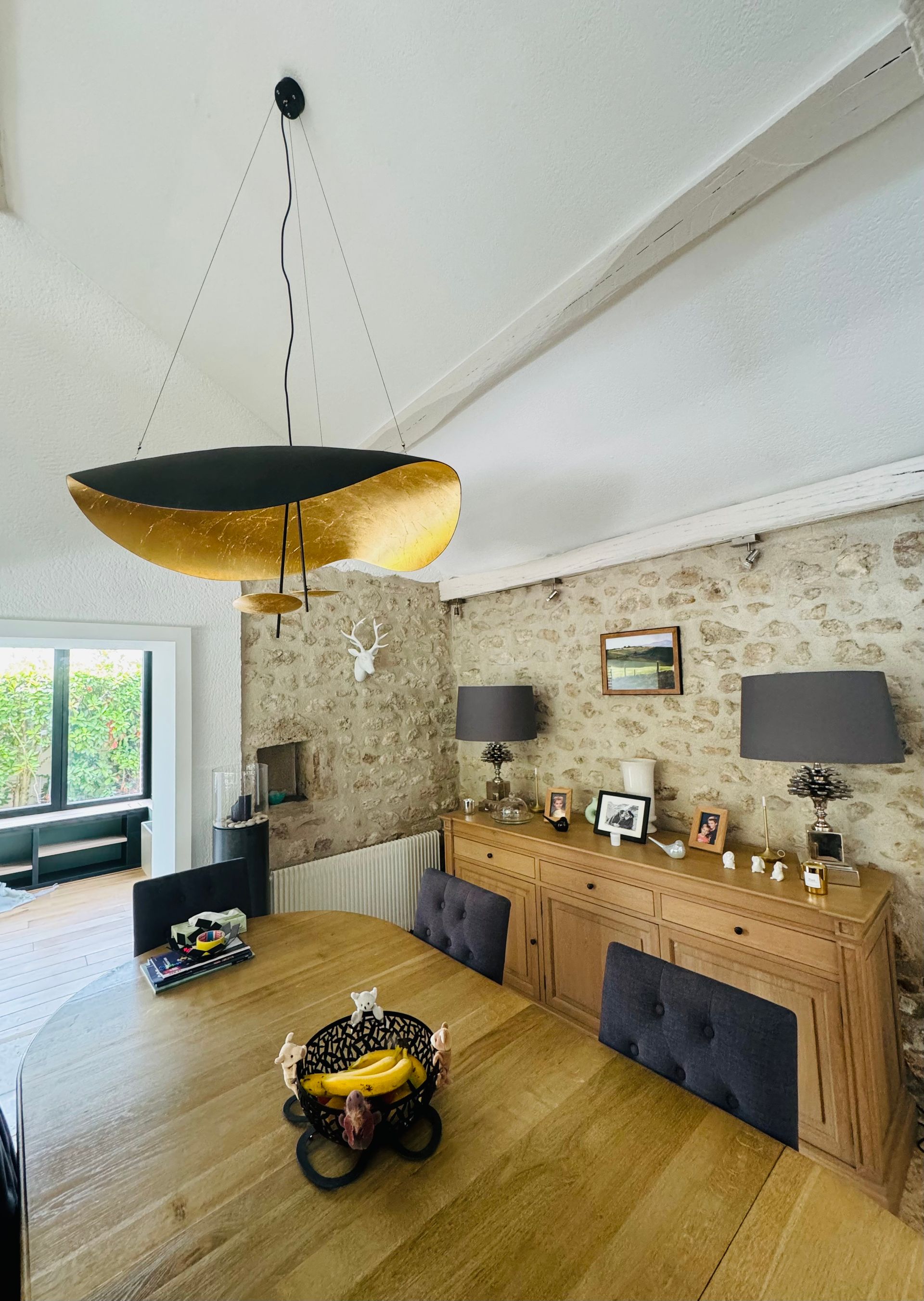 Éclairage à l'aide d'un luminaire moderne