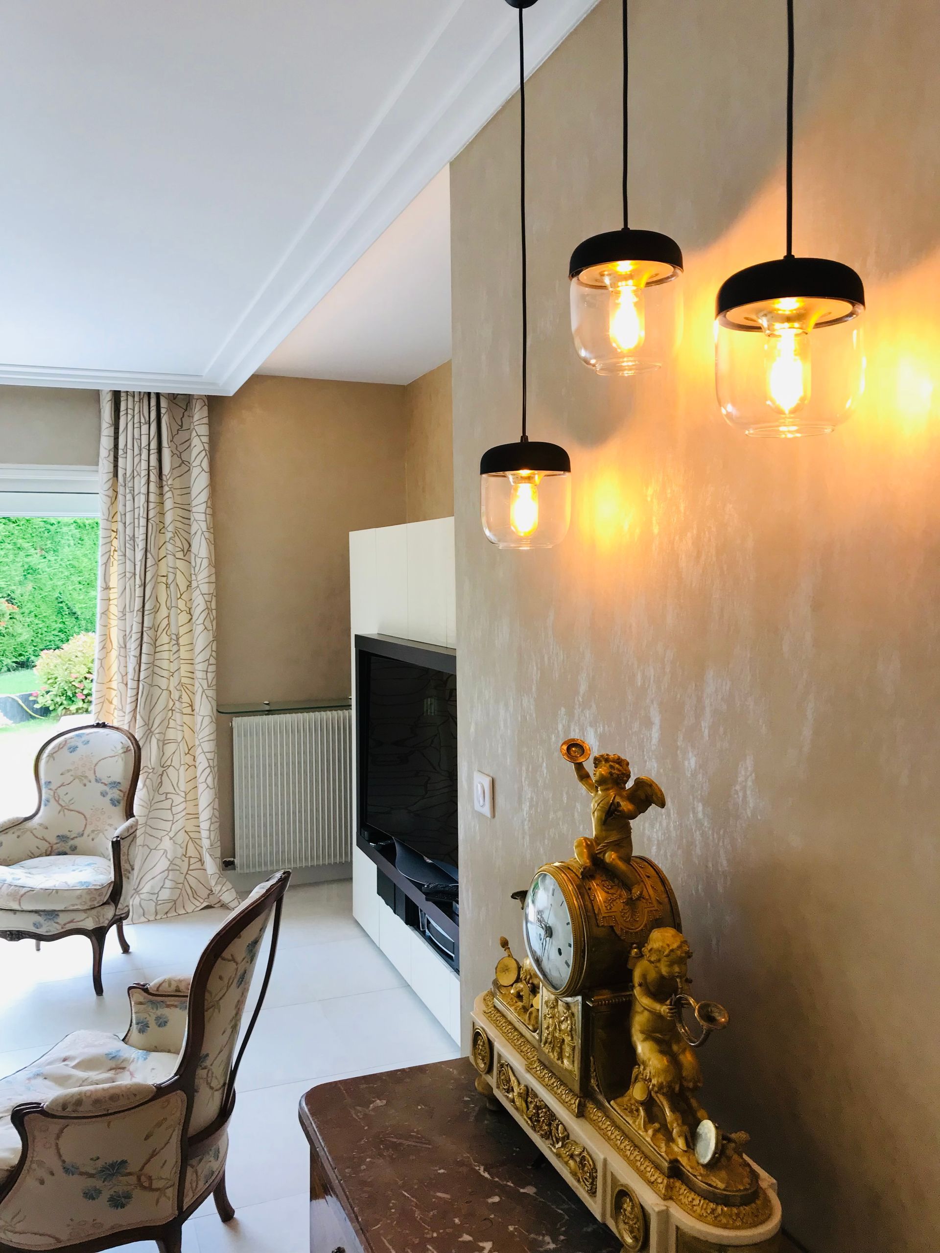 Installation d'un éclairage moderne dans une maison