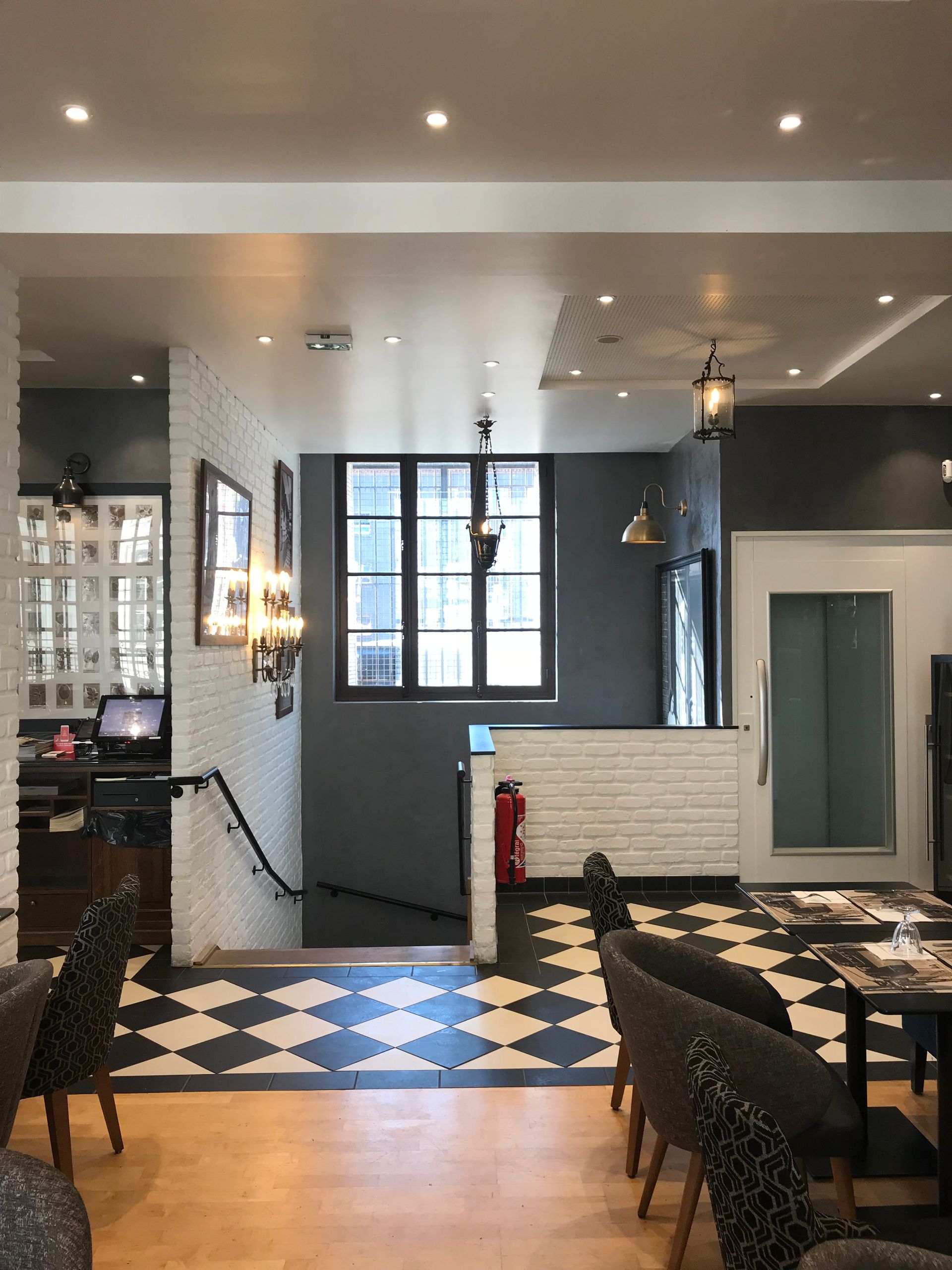 Éclairage dans un restaurant