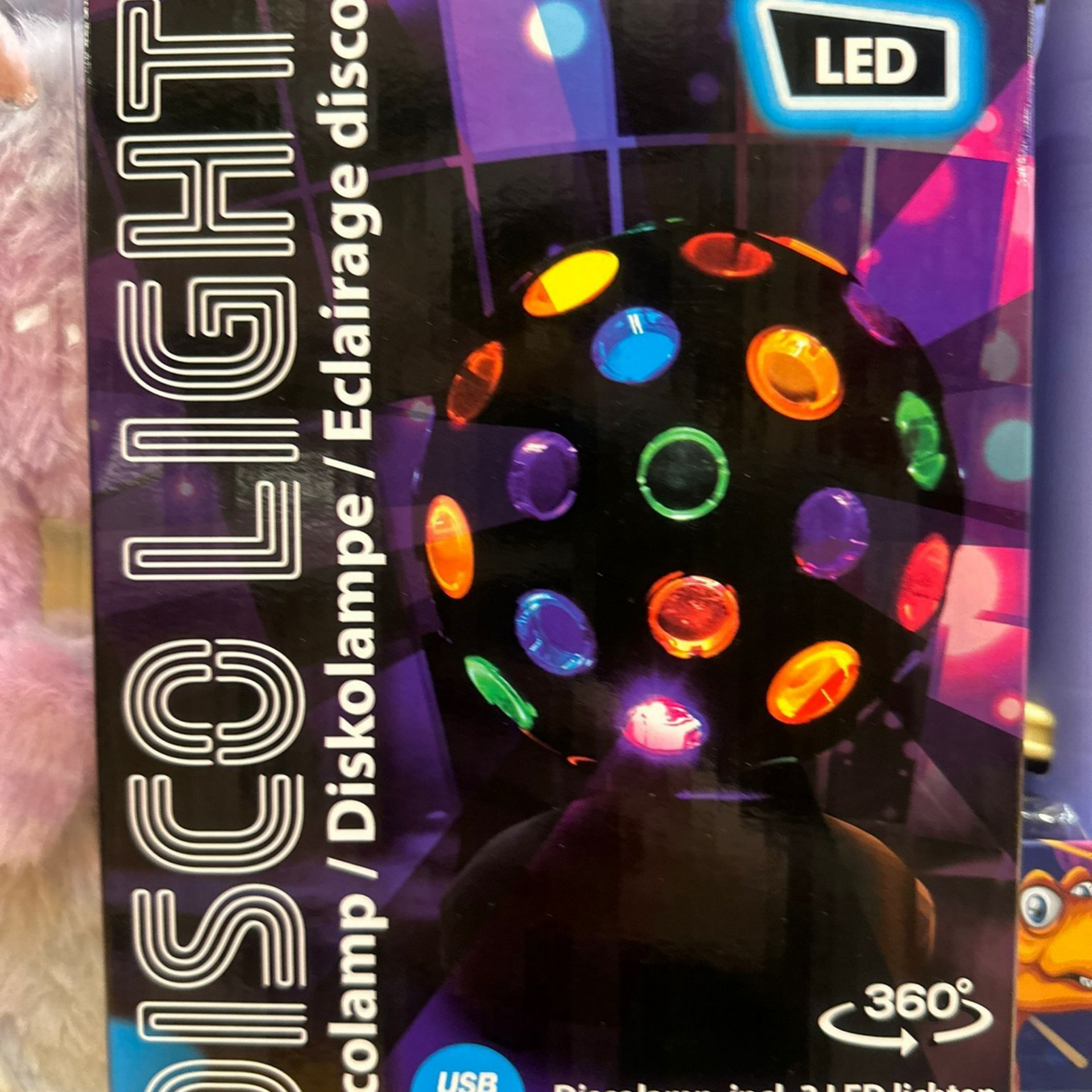 Une lumière disco LED colorée avec spots multicolores et rotation à 360°.
