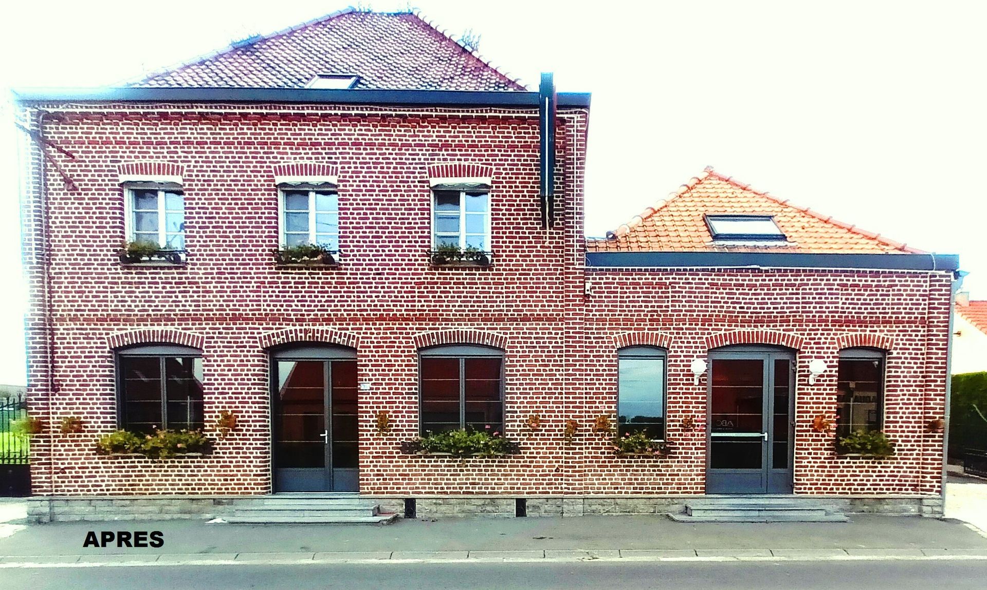 Une maison et ses menuiseries extérieures après rénovation