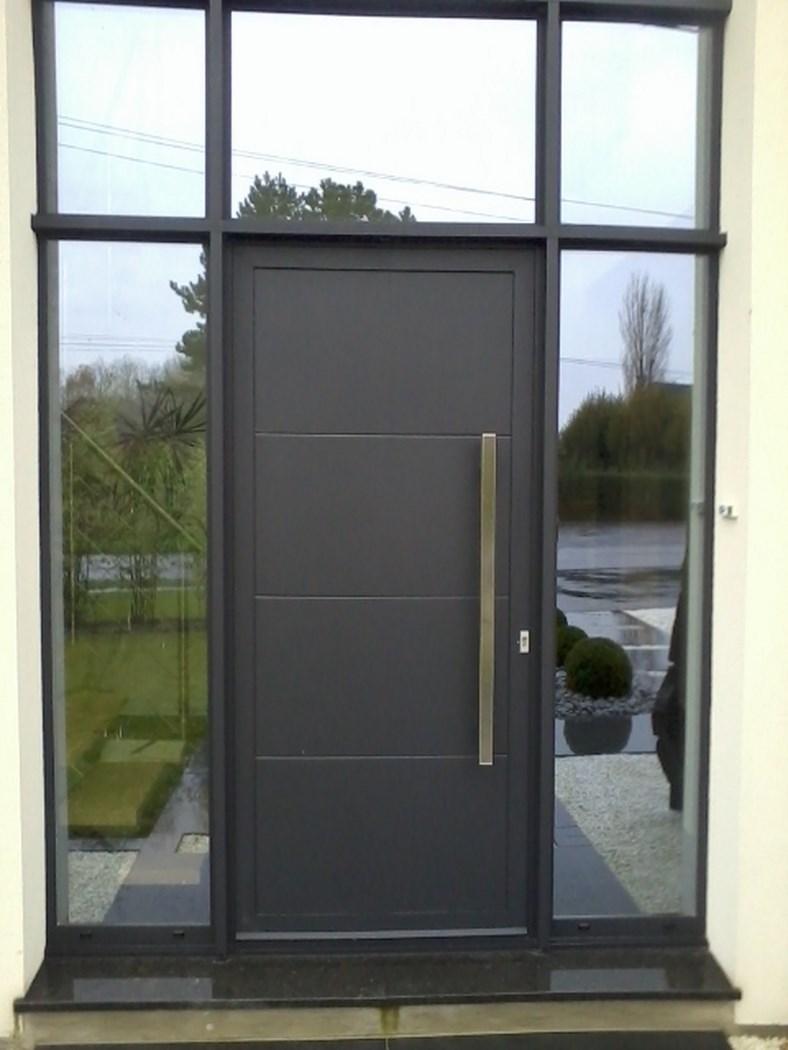 Porte d'entrée en aluminium avec contour vitré