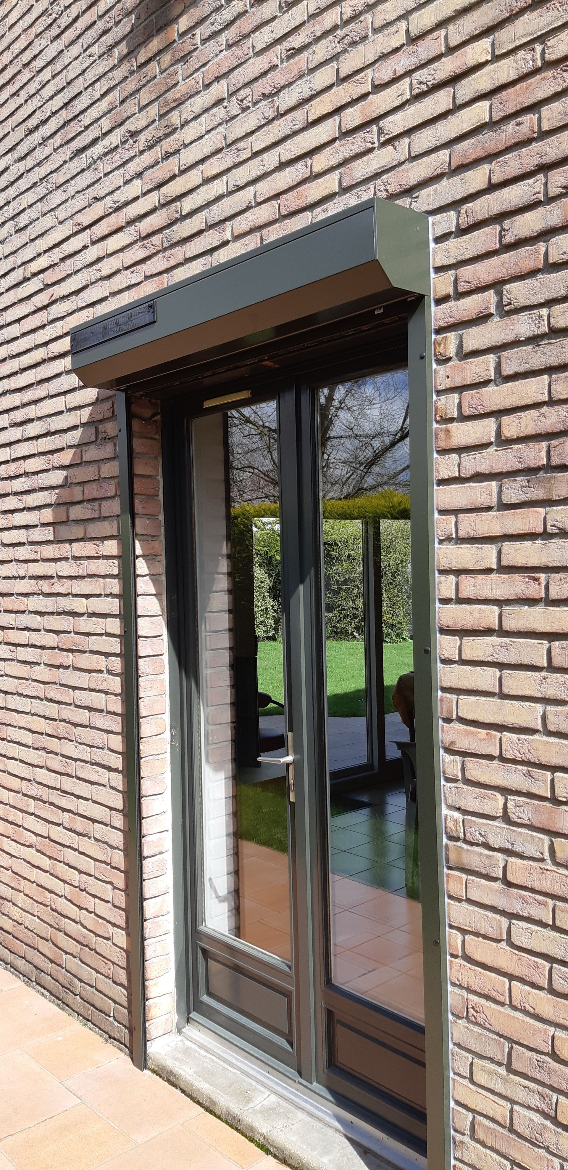 Volet roulant solaire pour baie vitrée