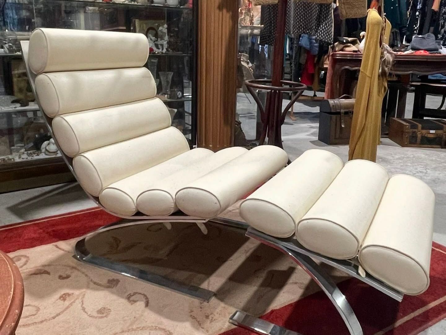 Fauteuil moderne en cuir écru