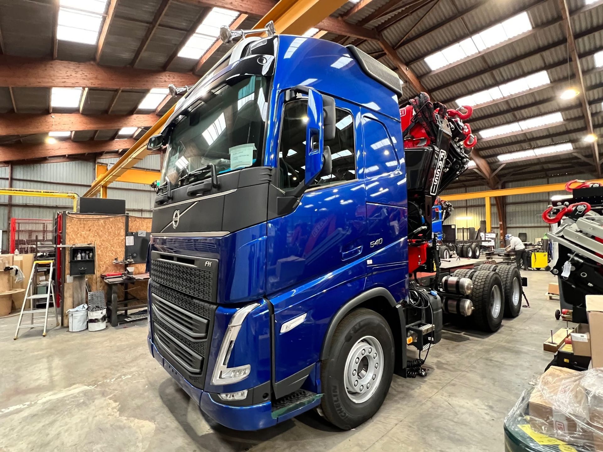 Cabine de camion bleue