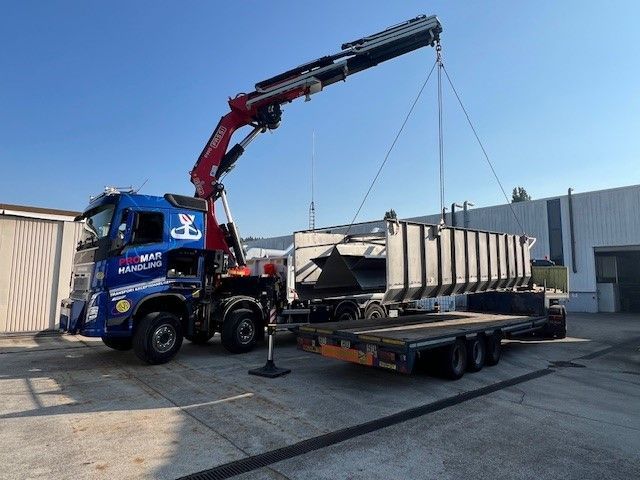 Camion à bras de PromarHandling qui soulève une remorque