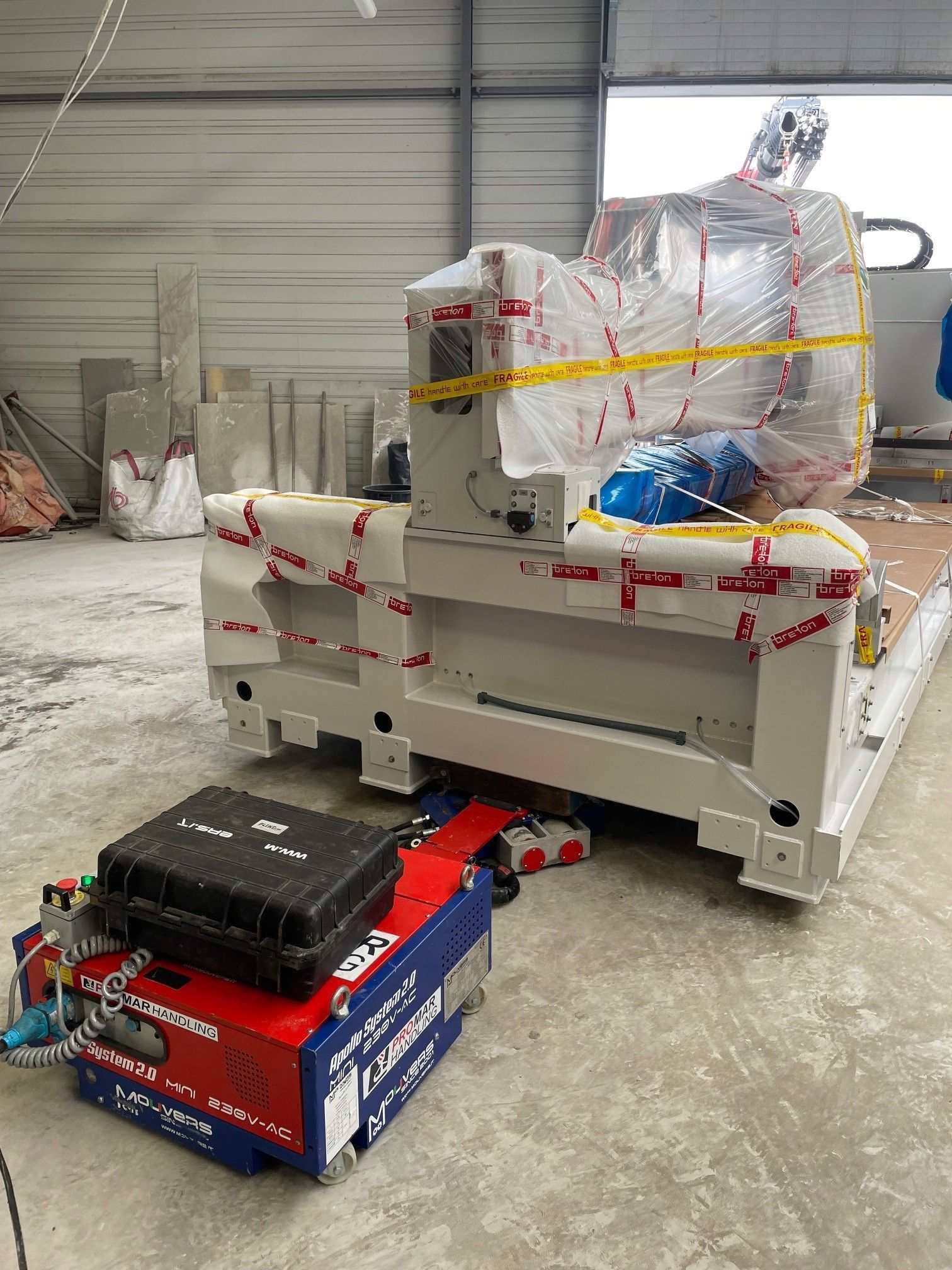 Remorque pleine tirée par un équipement de manutention