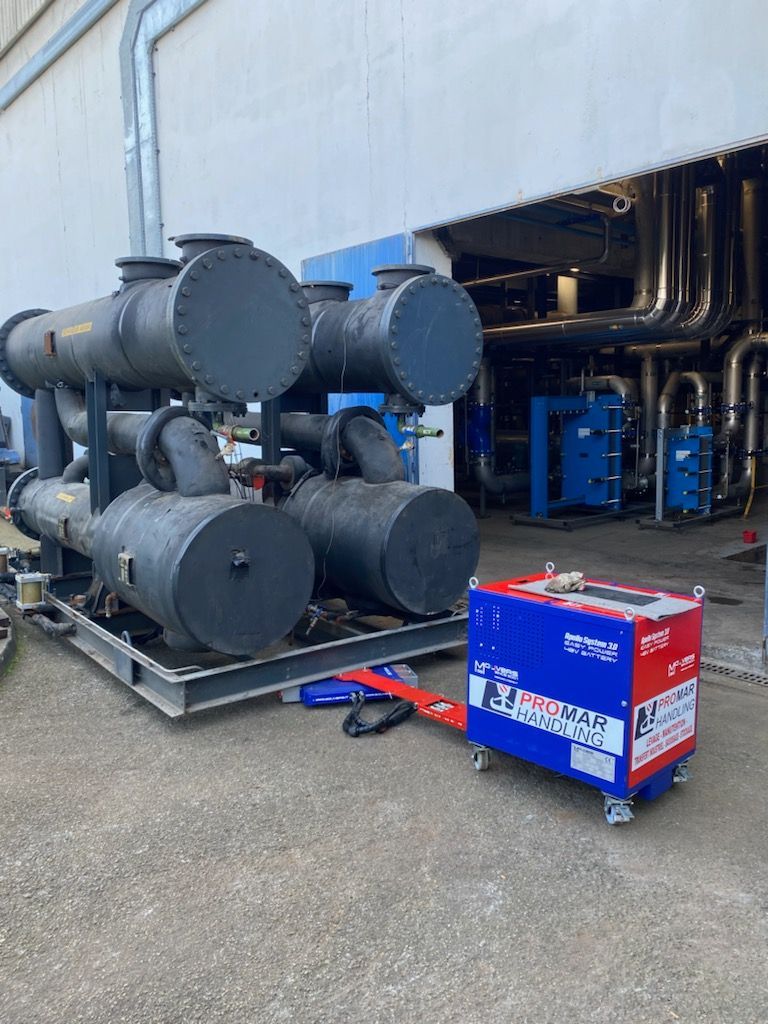 Cuves et tuyaux sur un chantier de PromarHandling