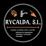 Logotipo de Rycalda, SL, empresa de materiales de construcción. Fondo negro con un ladrillo, un grifo y una llana.