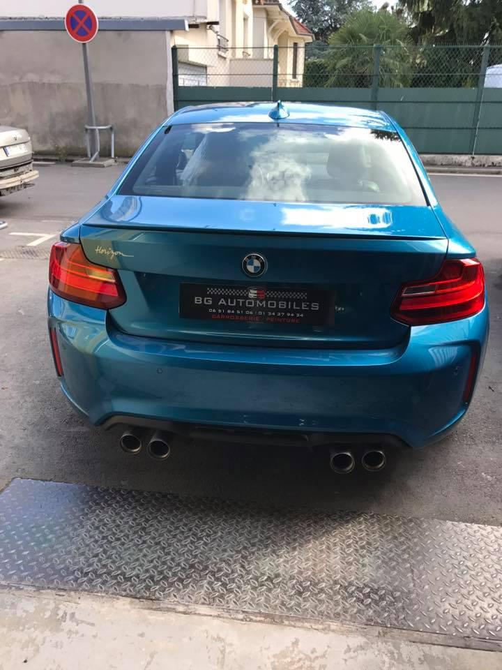 Voiture arrière bleue