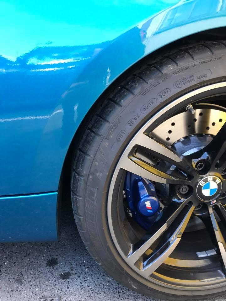 Peinture bleue pour voiture