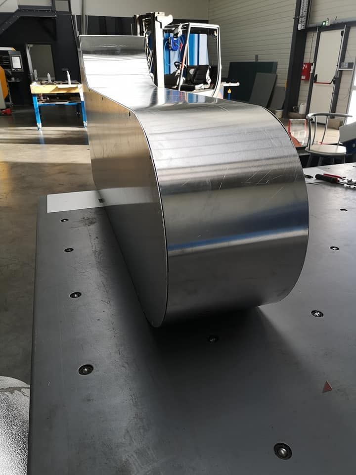 Cache de climatisation réalisé par Façonnage Pliage Métal