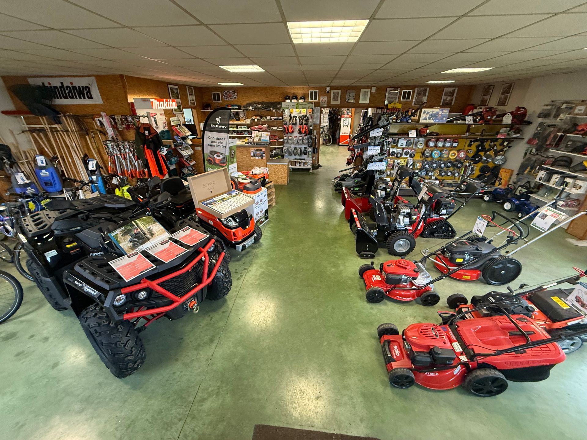 Intérieur de Nozeroy Motoculture