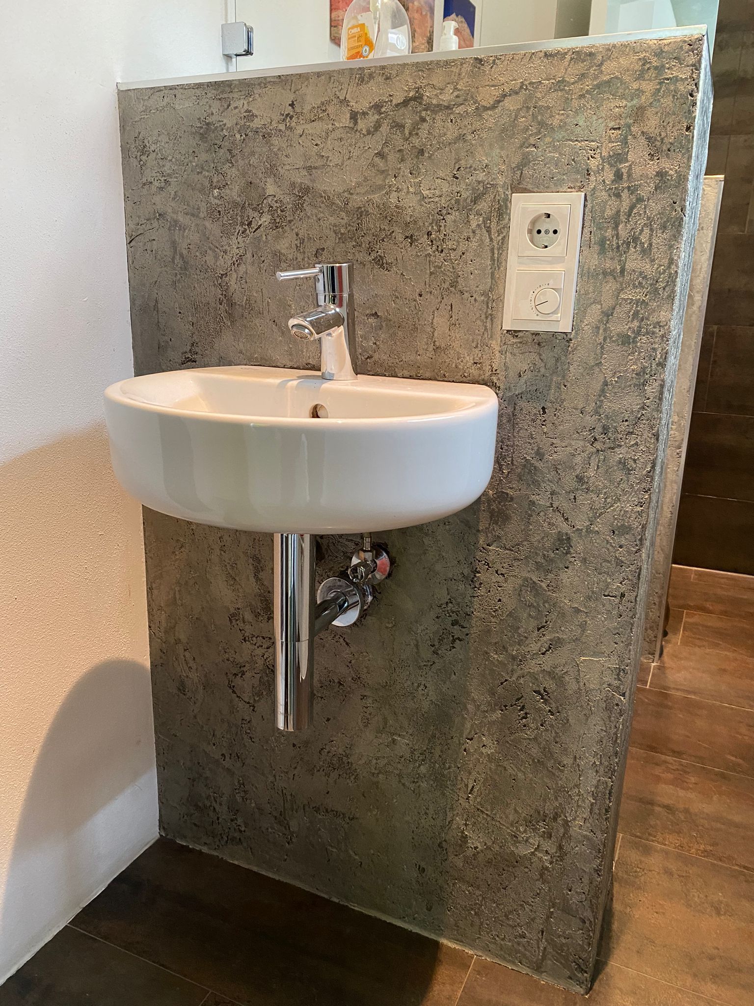 TERRASTONE Beispiel Waschbeckenrückwand