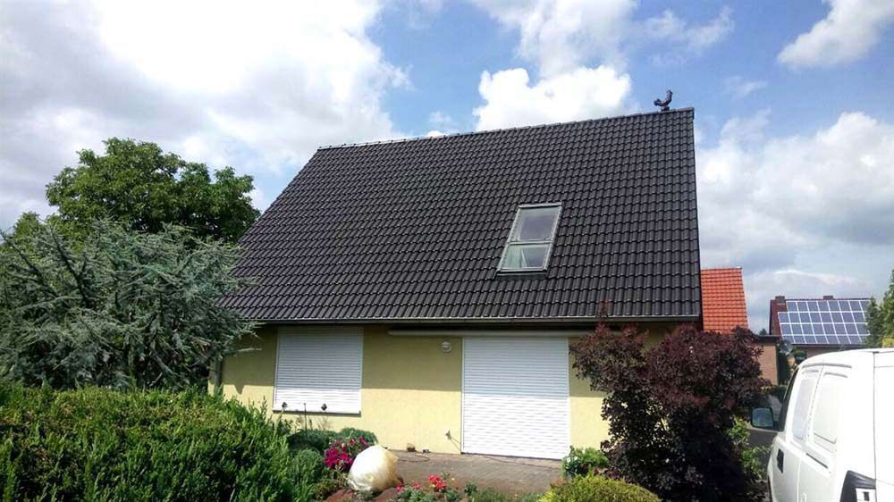 Dachbeschichtung Remscheid Beispielbild dunkles Dach