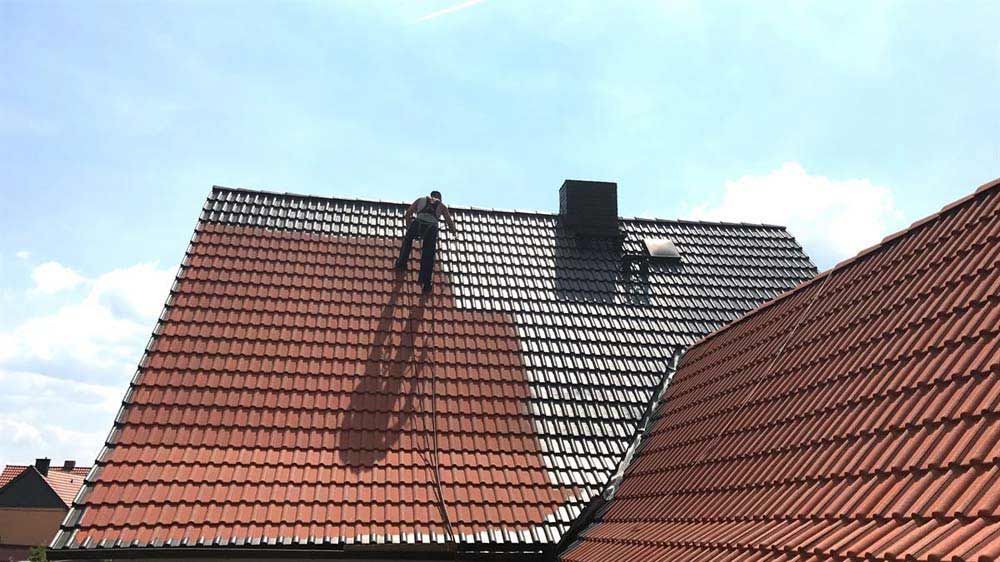 Dach dunkel grundieren