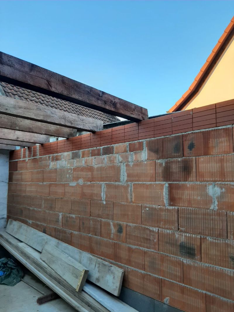 Mauer wird gebaut, Arbeit von Joachim Haas