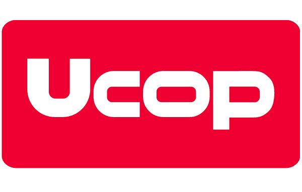 Un logotipo de ucop rojo y blanco sobre un fondo blanco.