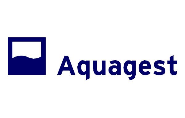 El logotipo de Aquagest es azul y blanco con la imagen de una ola.