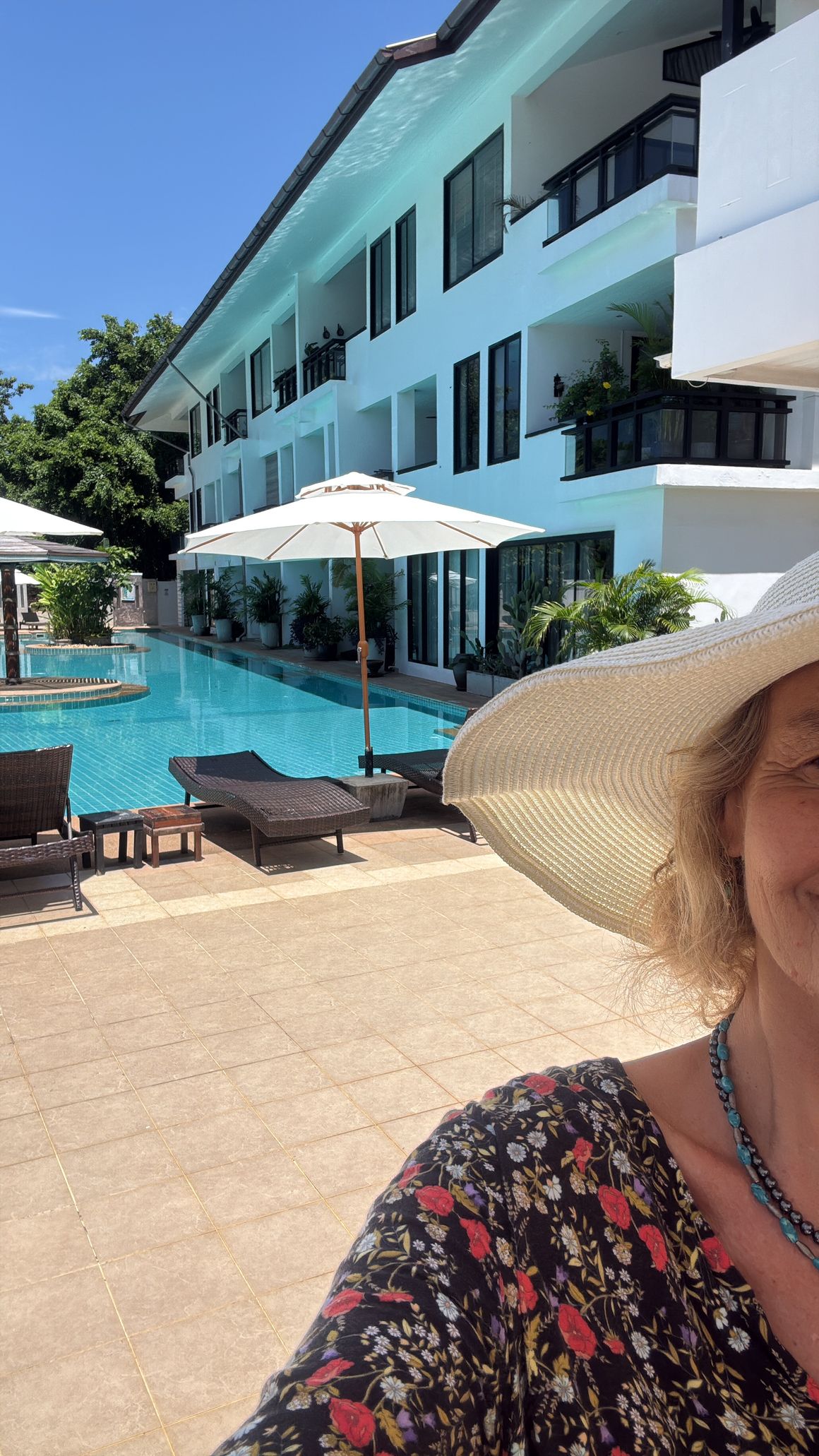 Shared swimming pool at Cruz Lee apartment near Long Beach, Koh Lanta