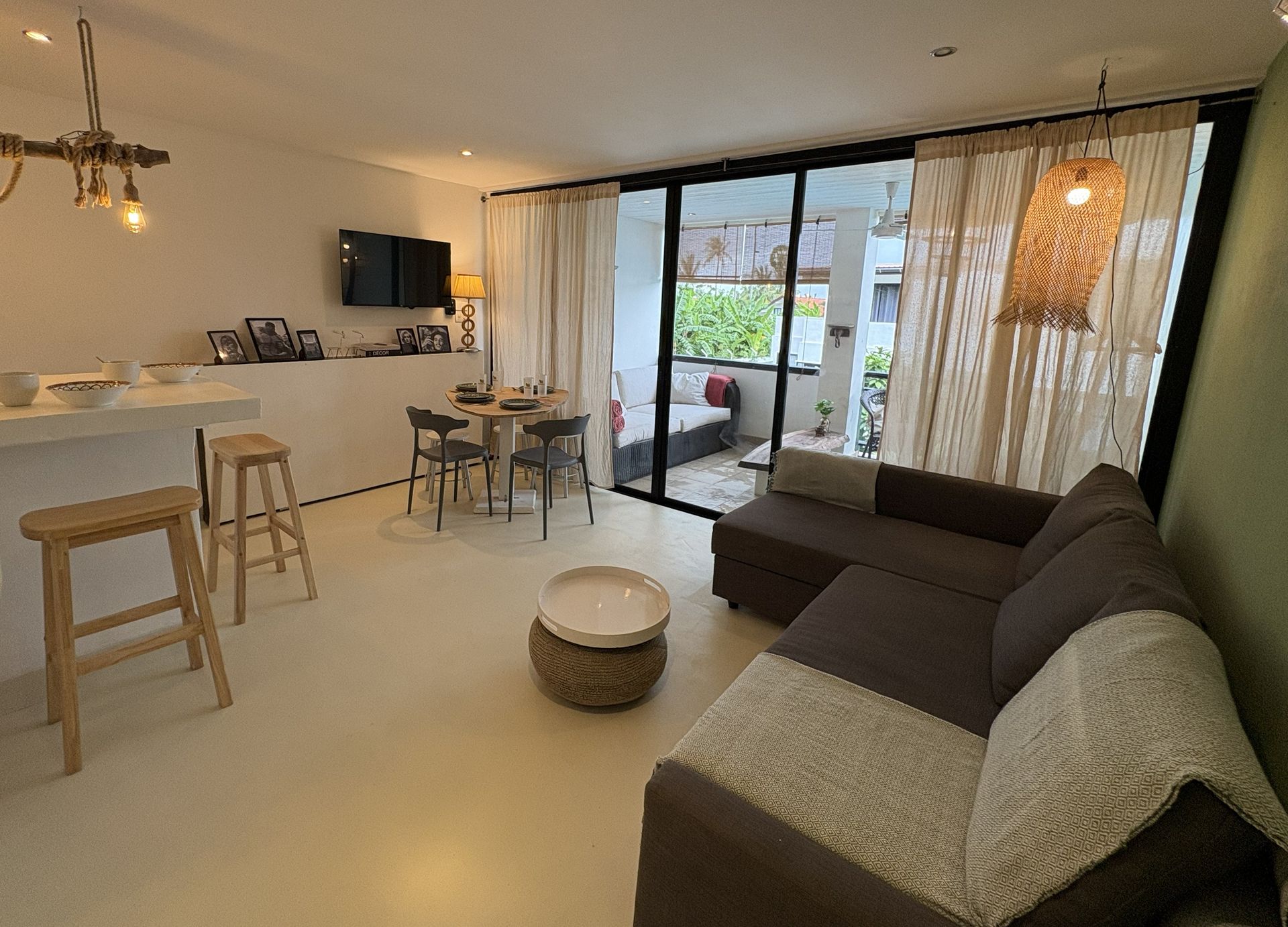 Living room and dining area of Cruz Lee apartment in Koh Lanta