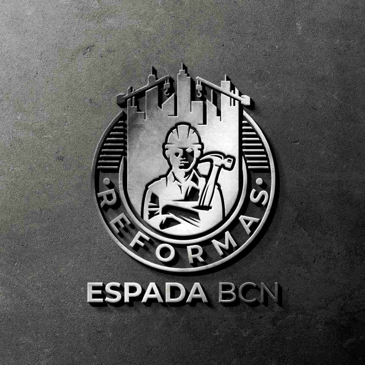 Reformas ESPADA BCN Logo en blanco y negro con un horizonte urbano y figura central