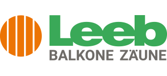 Leeb-Logo mit orange gestreiftem Kreis, grünem „Leeb“-Schriftzug und grauem Slogan „BALKONE ZÄUNE“