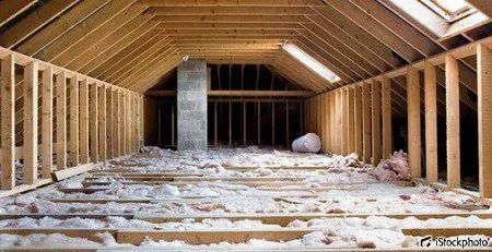 Isolation intérieure des combles d'une maison