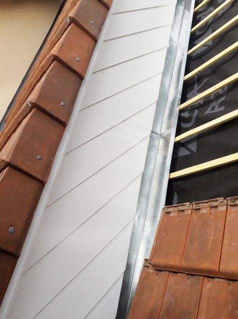 Un solin rénové pour l'étanchéité sur une toiture