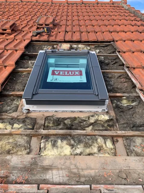 Une fenêtre de toit de la marque Velux
