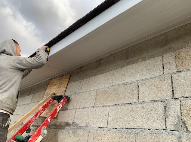 Préparation des montant pour les gouttières