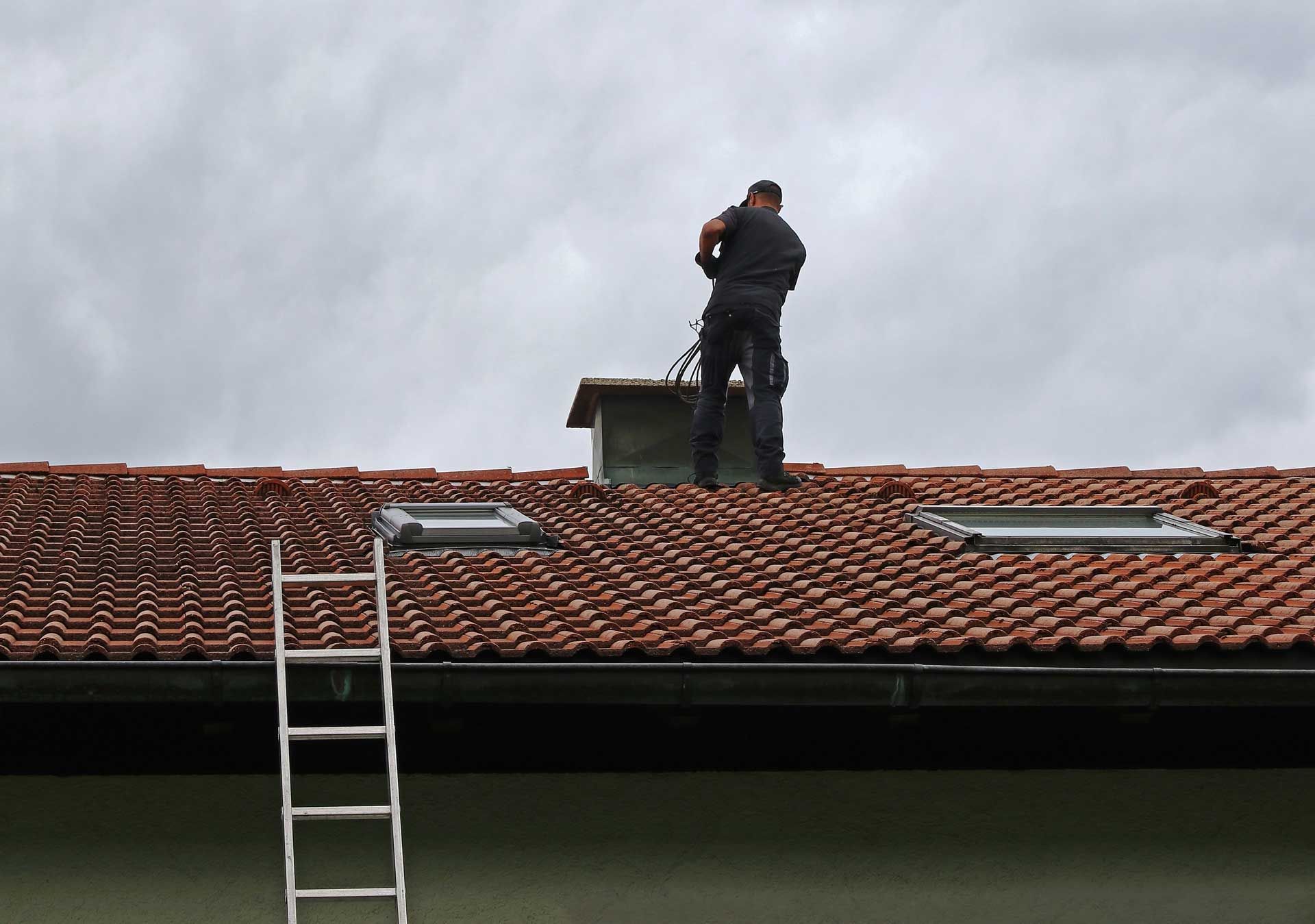 Ramonage d'un conduit de cheminée