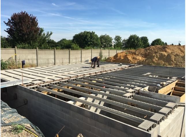 Chantier de création d'une dalle de fondations de maison