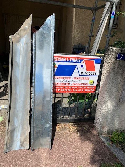 Panneau publicitaire Angelo Violet