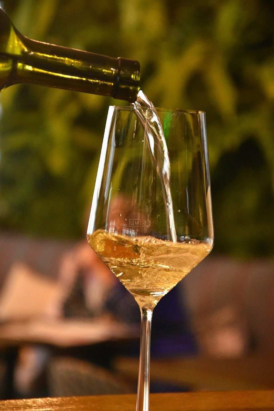 Vin de la région servi à L'arlequin Bar & Resto