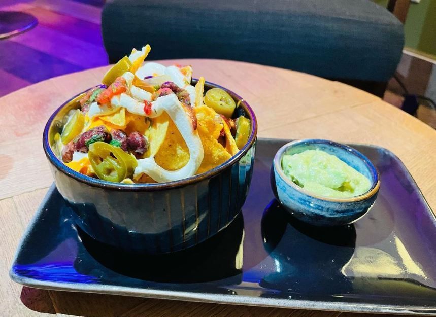 Nachos et guacamole à L'Arlequin Bar & Resto