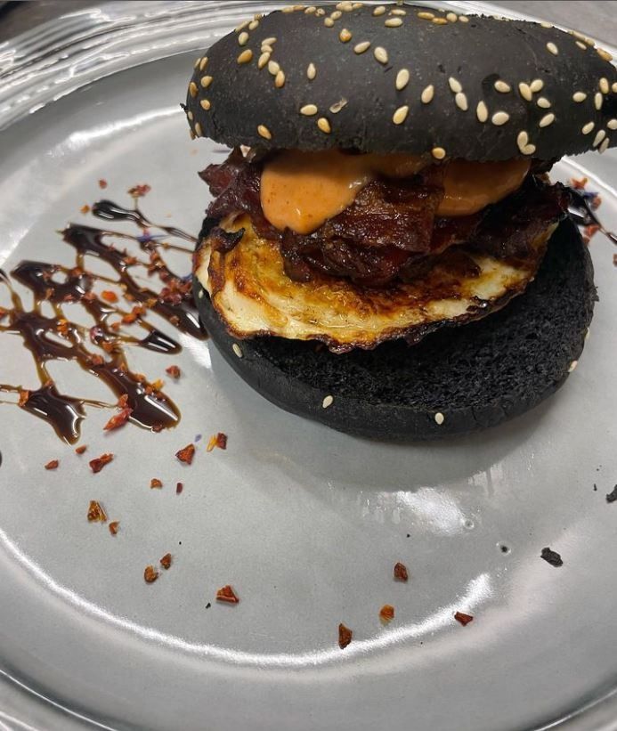 Hamburger maison à L'Arlequin Bar & Resto