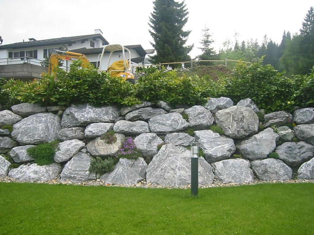 Natursteinmauer
