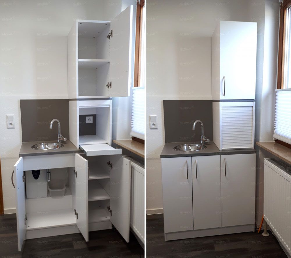 Zwei Bilder einer Küche mit Spüle und offenen und geschlossenen Schränken