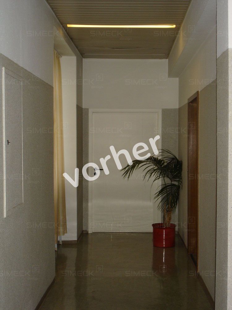 Ein Flur mit dem Wort „Vorher“ an der Wand