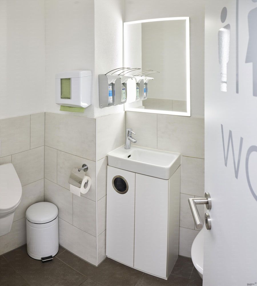 simeck-praxisumbau-neues-helles-wc-weiss