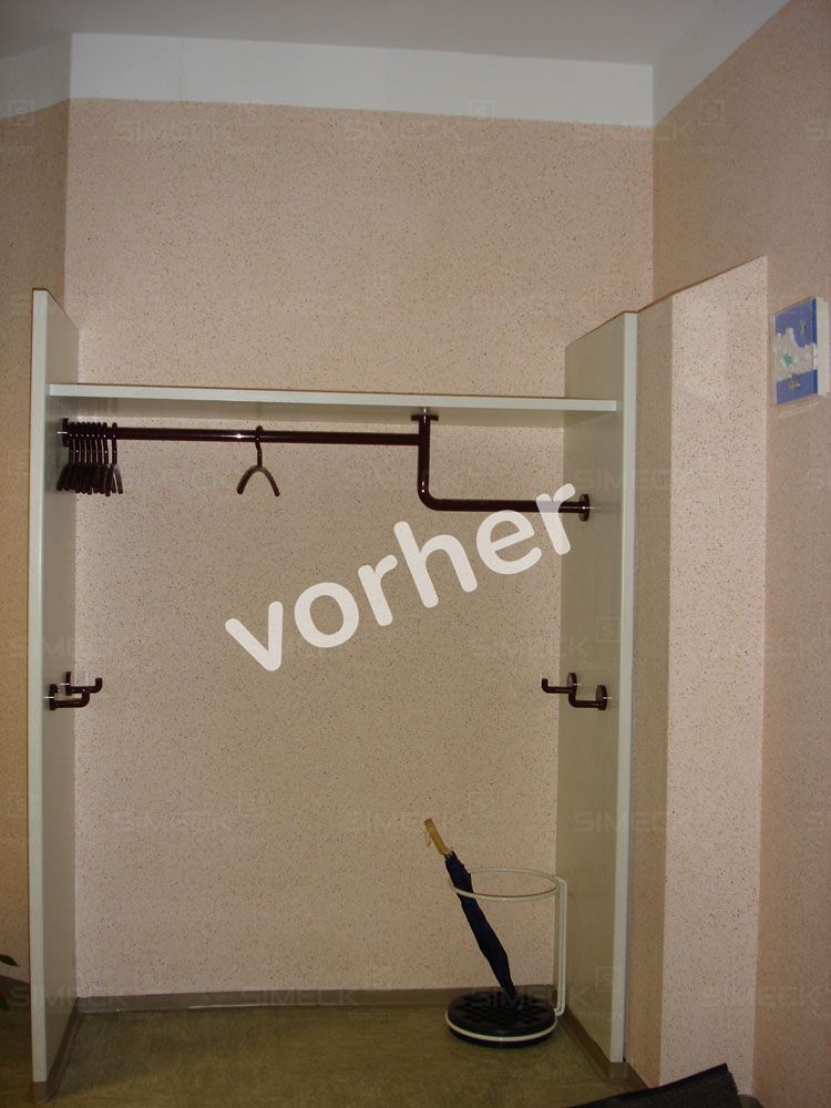 Ein Schrank mit dem Wort „Vorher“ an der Wand