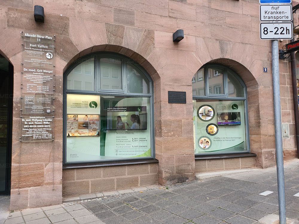simeck-schaufenster-gestaltung-idee-arztpraxis