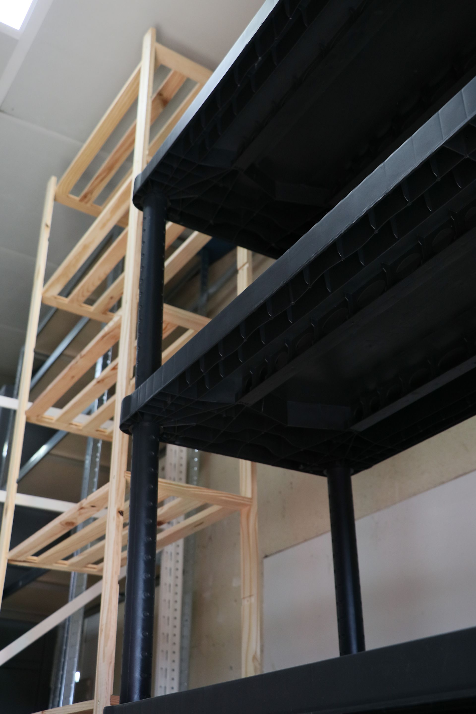 Etagères en plastique