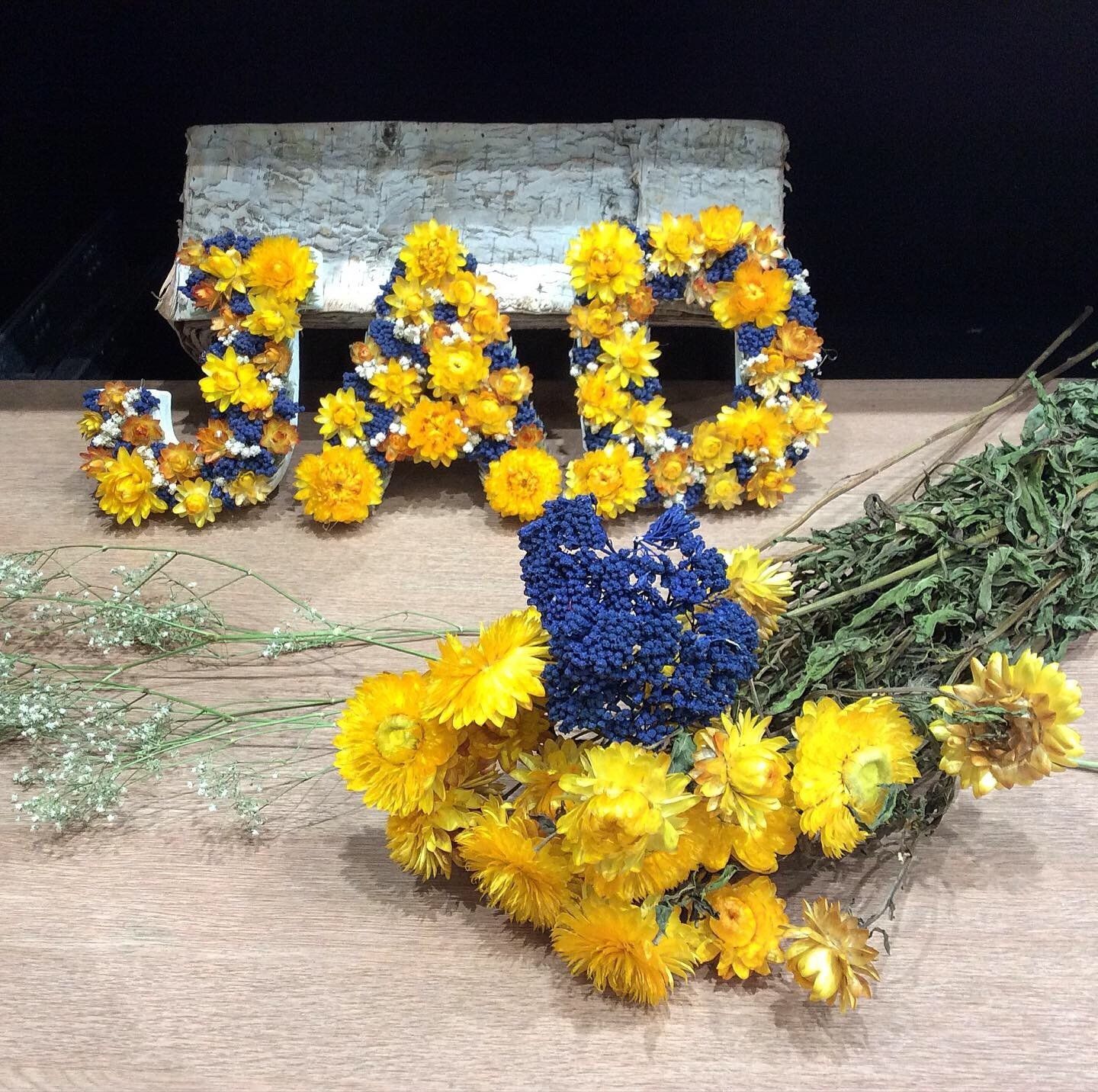 Initiales fleuries pour naissance